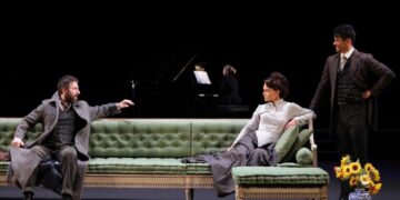 Katie Holmes wages sexual warfare in energized new ‘Hedda Gabler’ adaptation