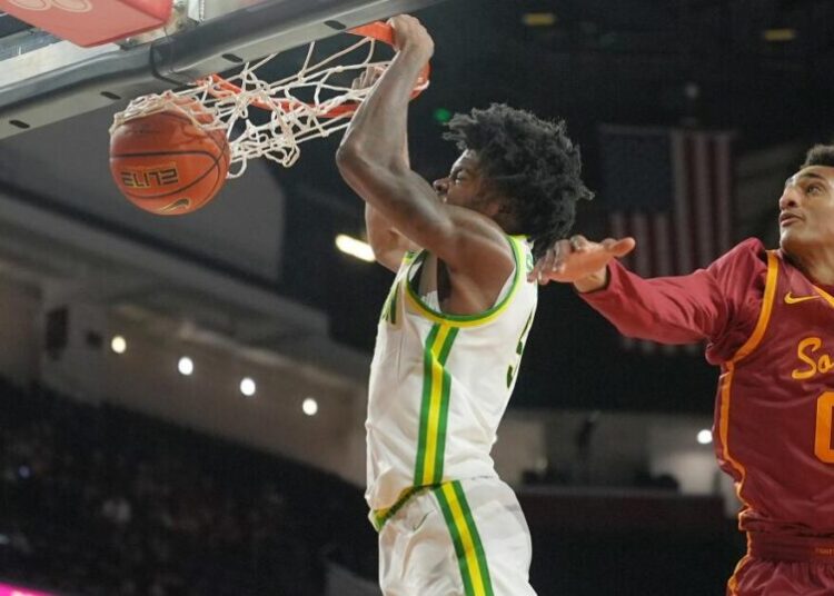 USC men’s basketball team fumbles late lead, suffers devastating loss to Oregon
