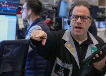 Stocks edge higher after swinging through worries about AI and the economy