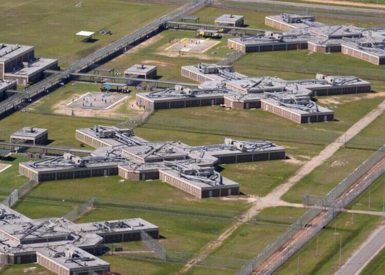 Senators decry surge in deaths at ICE detention facilities, citing poor medical care