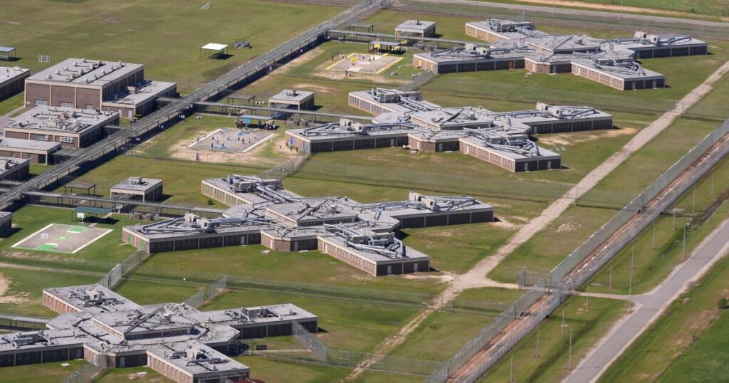 Senators decry surge in deaths at ICE detention facilities, citing poor medical care