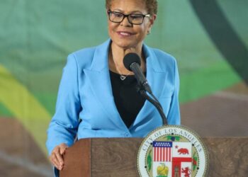 L.A. mayor’s race is in major flux, days before deadline