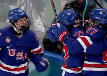 U.S. women’s hockey dominates Sweden to advance to the gold-medal game
