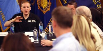 In Palisades visit, Trump officials vow to speed up permits for fire rebuilding