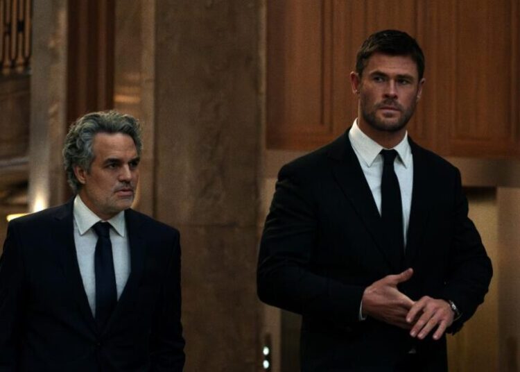 For ‘Crime 101,’ the action is the juice, even if it knows ‘Heat’ too well