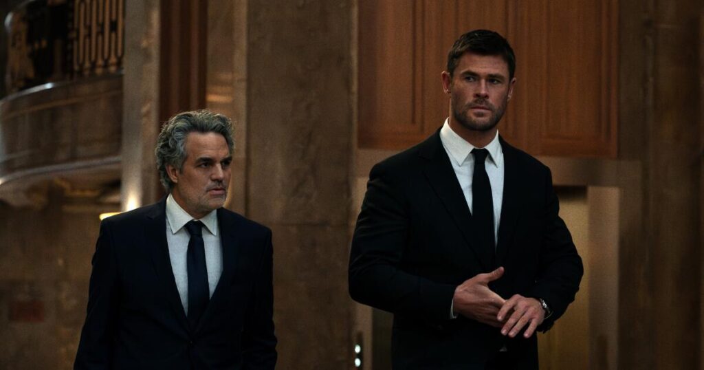 For ‘Crime 101,’ the action is the juice, even if it knows ‘Heat’ too well