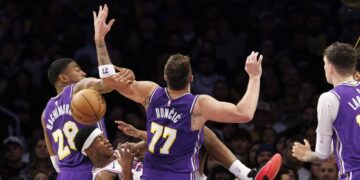 Luka Doncic leaves Lakers game against 76ers with leg injury