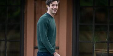 Venture capitalists break decades-old taboo by backing AI competitors