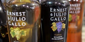 Wine giant Gallo to lay off 90, shut down key Napa facility