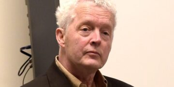 Pete Finney, steel guitarist who toured with Patty Loveless and Reba McEntire, dies at 70