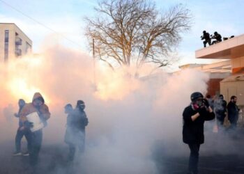 Portland mayor demands ICE leave the city after federal agents gas protesters