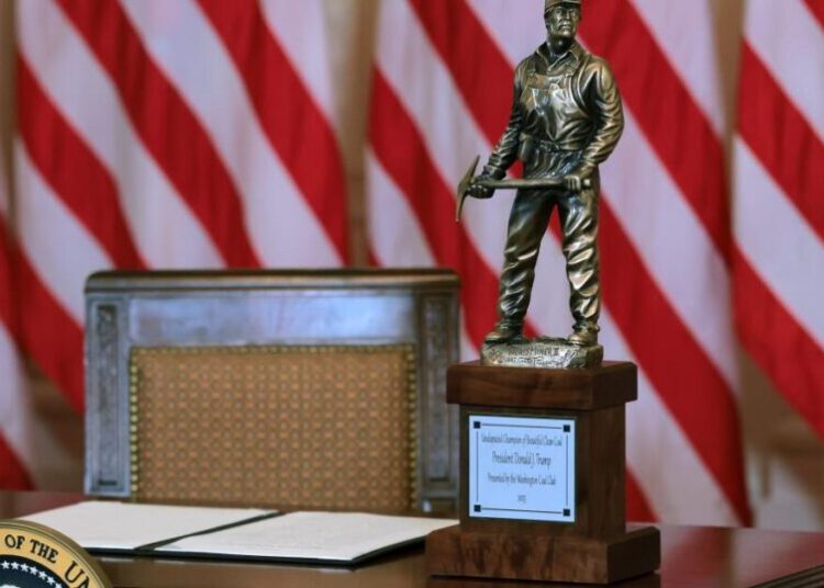 Get more electricity from coal, Trump tells Department of Defense