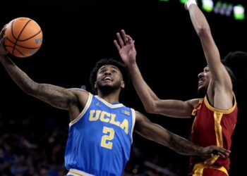 Donovan Dent scores 30 points as UCLA men rout USC