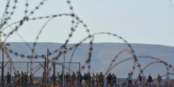 Greece working with another 4 European countries to set up migrant deportation hubs outside EU