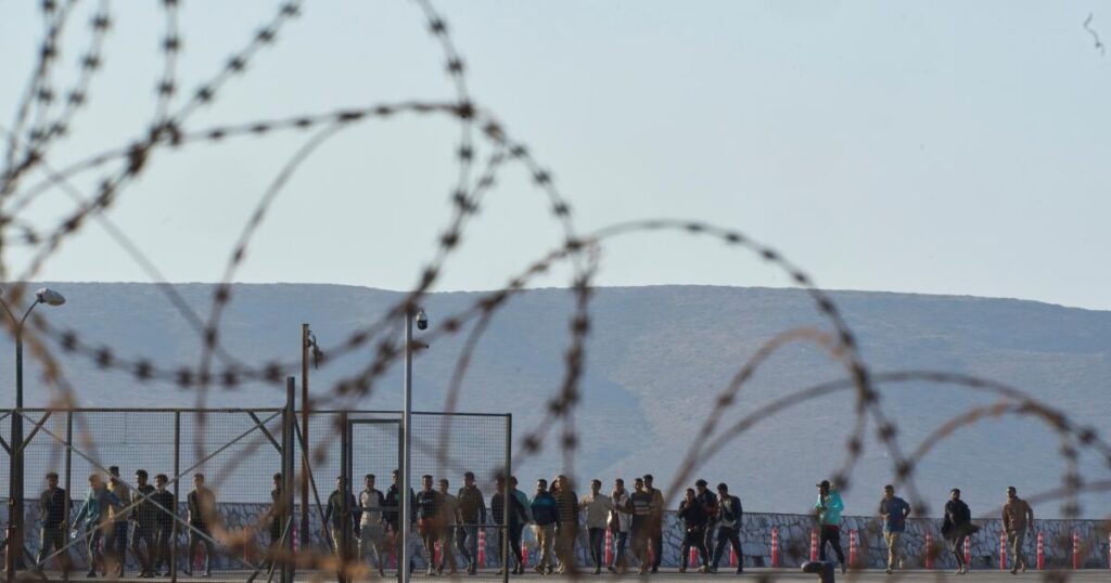 Greece working with another 4 European countries to set up migrant deportation hubs outside EU