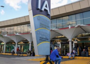Nairobi airport workers strike, stranding passengers