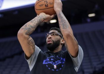 Anthony Davis reportedly dealt by Mavericks a year after Lakers traded him for Luka Doncic