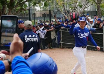 Yoshinobu Yamamoto must remain the calm in the Dodgers’ storm