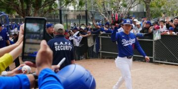 Yoshinobu Yamamoto must remain the calm in the Dodgers’ storm