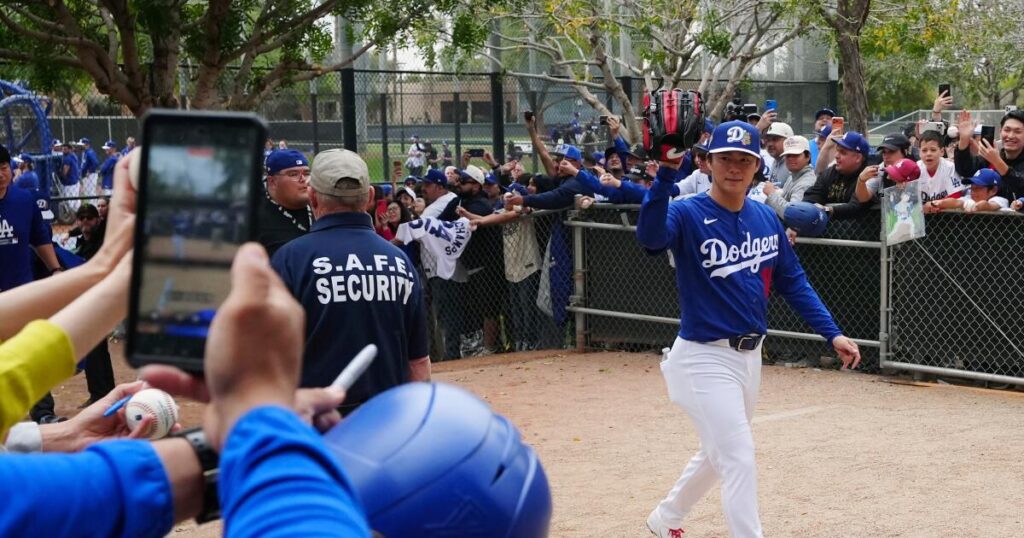 Yoshinobu Yamamoto must remain the calm in the Dodgers’ storm
