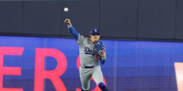 Kiké Hernández is back with the Dodgers, agreeing to terms on eve of spring training