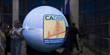 Democrats’ fear rising that too many candidates in governor’s race could lead to a Republican victory