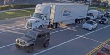 Broad daylight, middle of the road: Video shows brazen big rig burglary in Chino