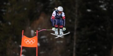 Lindsey Vonn is trying to achieve the seemingly impossible: Win gold with a ruptured ACL