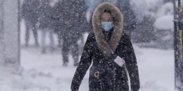 Blizzard warnings and travel shutdowns trap millions at home in northeastern U.S.