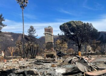 California bill would make fossil fuel companies help pay for rising insurance costs