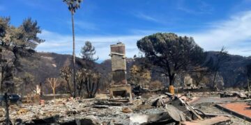 California bill would make fossil fuel companies help pay for rising insurance costs