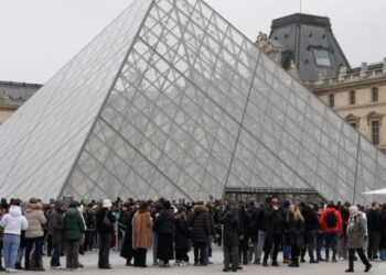 Louvre Museum director resigns in the wake of October’s brazen French crown jewels heist