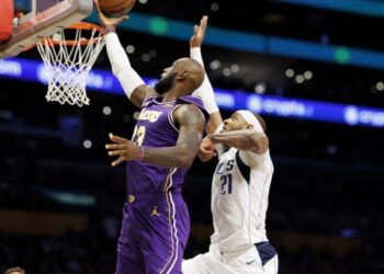 LeBron James’ triple-double leads Lakers past Mavericks