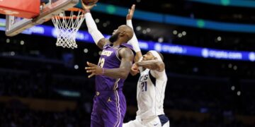 LeBron James’ triple-double leads Lakers past Mavericks