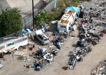L.A. wanted to dismantle homeless RVs. A judge just shut that down