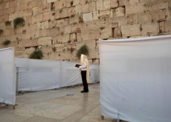 Israel’s parliament moves toward ban on mixed-gender prayer at Jerusalem’s Western Wall