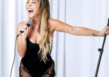 After conquering podcasting, ‘Girls Gotta Eat’ co-host Rayna Greenberg is stepping into her biggest fear