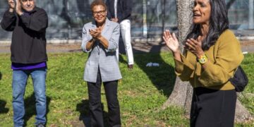 A political earthquake in mayor’s race makes election a referendum on L.A.’s future