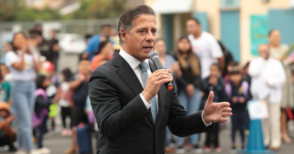 L.A. schools face crisis amid federal probe into Supt. Carvalho, controversial AI contract