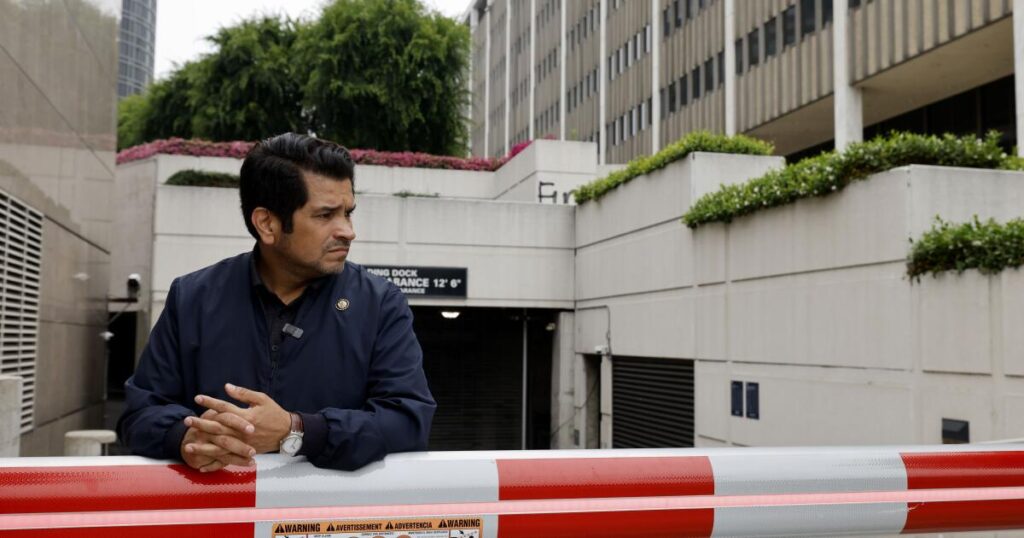 After court ruling, Democratic lawmakers carry out congressional oversight at ICE facility in Los Angeles