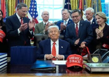 Democrats demand ‘dramatic changes’ for ICE regarding masks, cameras, judicial warrants