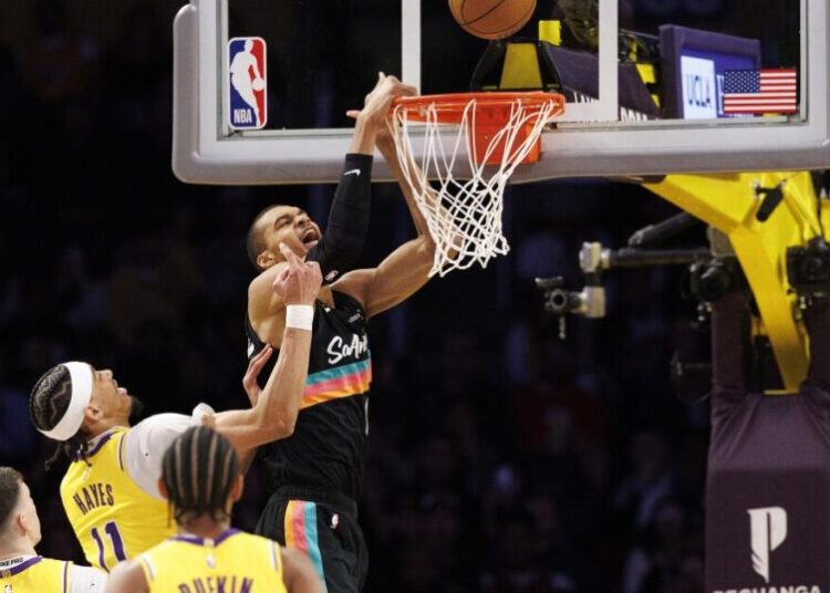 Lakers, missing their entire starting lineup, can’t handle Victor Wembanyama and the Spurs