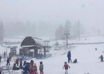 Los Angeles man dies on advanced ski trail near Lake Tahoe