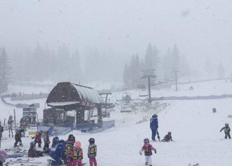 Los Angeles man dies on advanced ski trail near Lake Tahoe