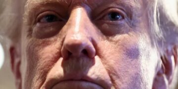 Trump calls for banishing House lawmaker over soaring stock portfolio