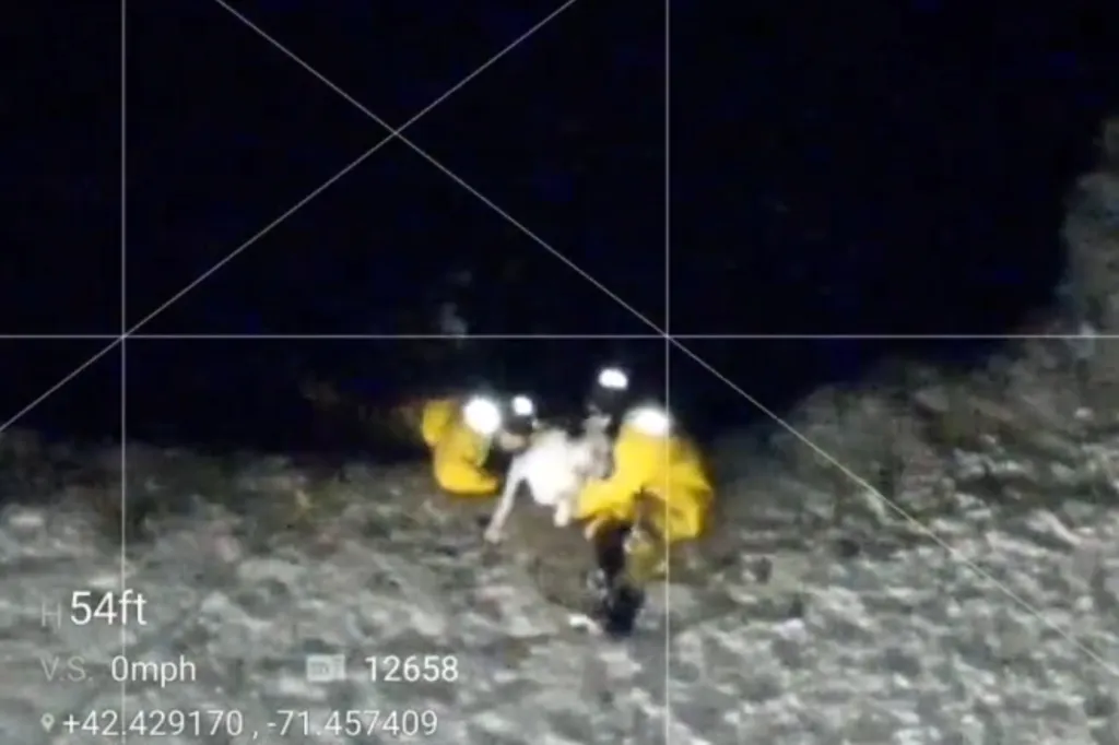 After a brief struggle, they were able to safely and quickly extract the dog within 10 minutes and return him to his family’s arms.