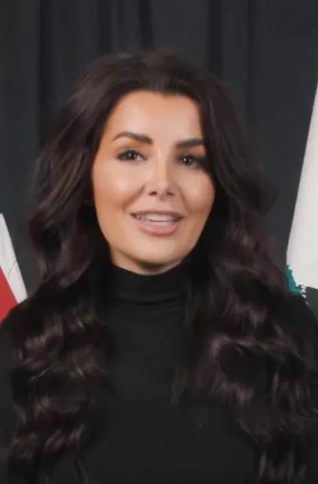 Alexandra Macedo smiling and speaking to the camera.