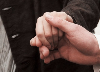 Yearning, Eye Contact, and Restraint: Old-School Romance Is Back in Fashion