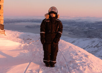Chasing the Northern Lights, With Snowmobiles and Frozen Cameras