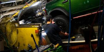 Automakers’ Dilemma: Invest in New Tech or Stick to Gas Cars?